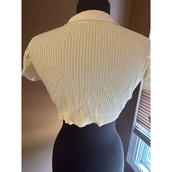 Women's Small Soft Yellow Cropped Top Collar Buttons Ribbed GUC - Picture 2 of 4